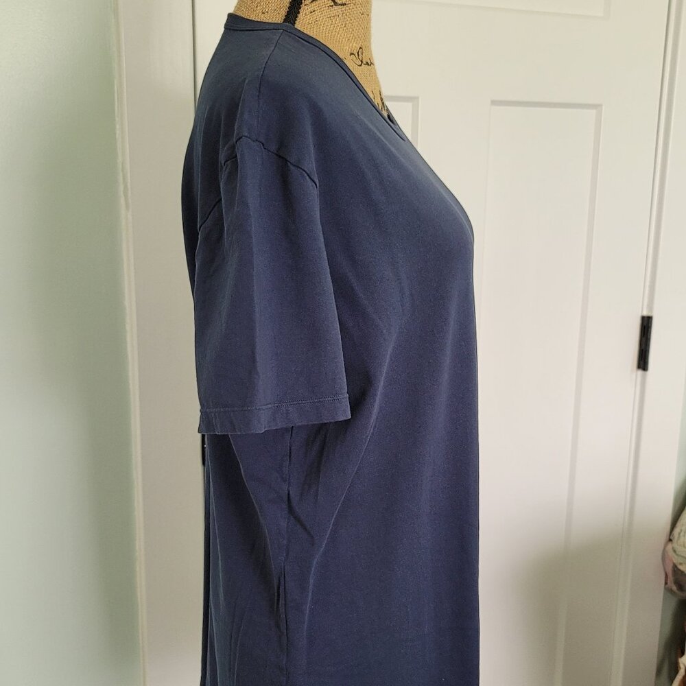 Columbia Navy T-Shirt Large, Nice pre-owned Condition. - Picture 2 of 9